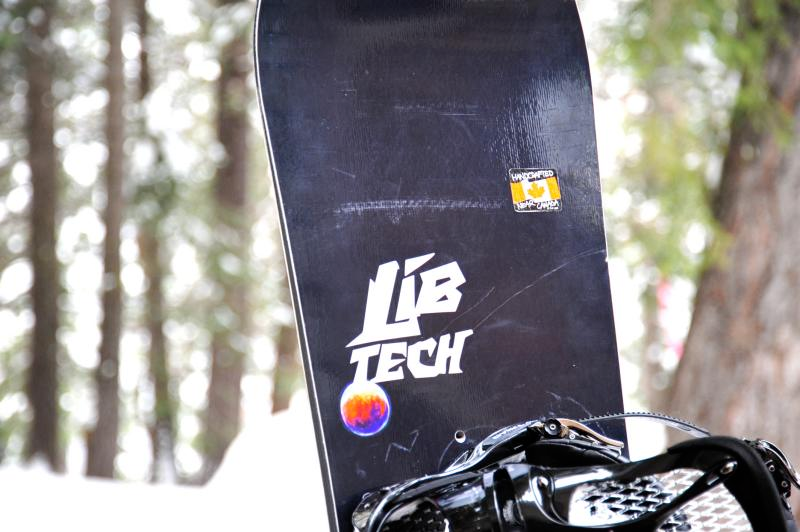 Illustration for article titled Lib-Tech Travis Rice Snowboard w/Magne-traction and Banana: Snowmodo Review